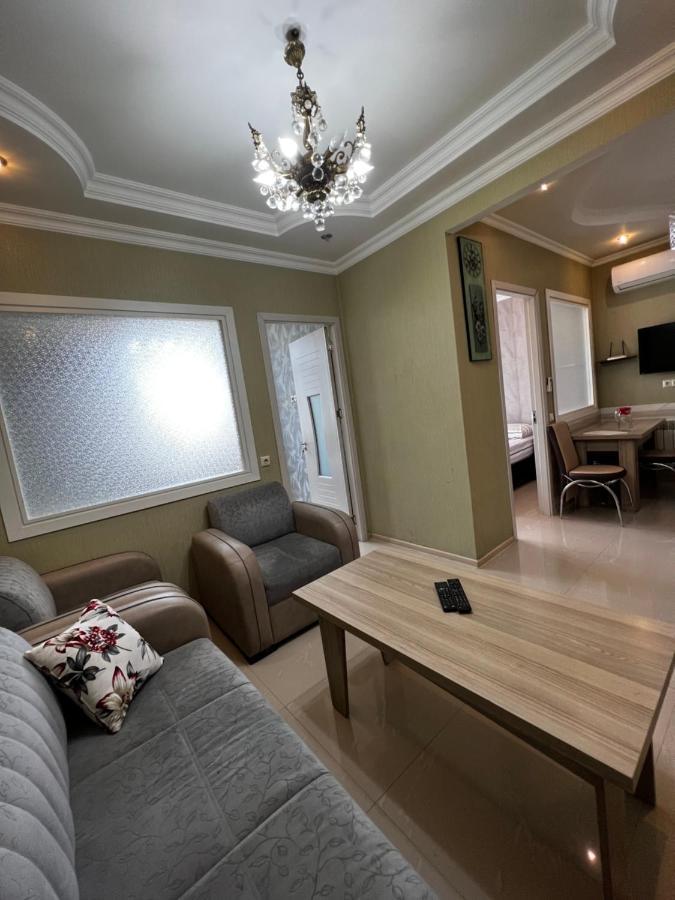 Nukri's Apartment Batumi Bagian luar foto