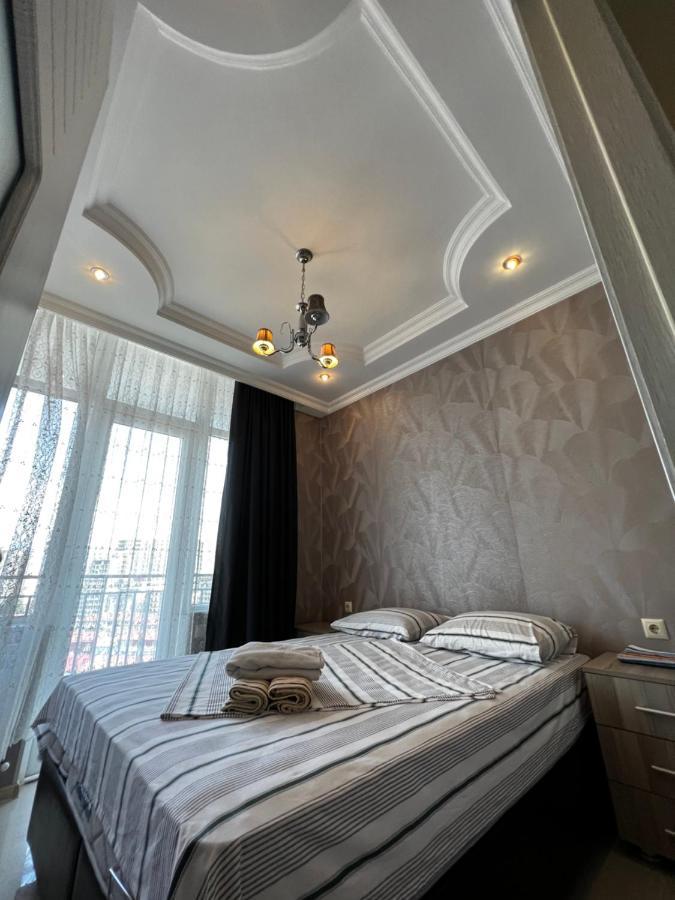 Nukri's Apartment Batumi Bagian luar foto